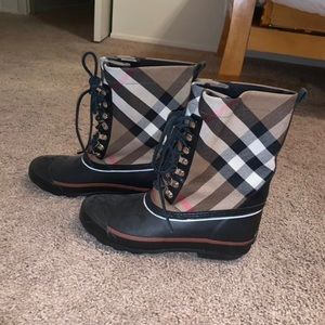 Burberry boots size 38